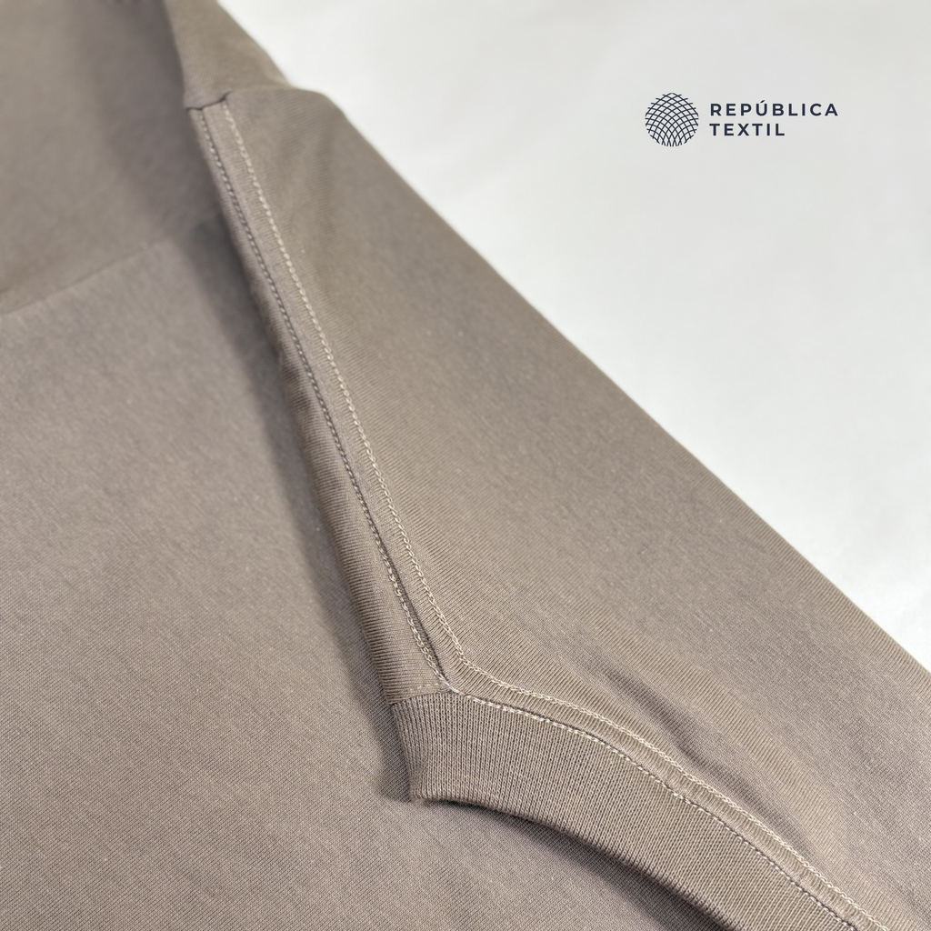 PLAYERA OVERSIZED TAUPÉ