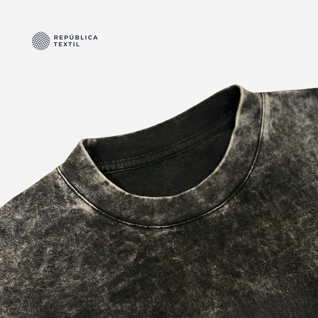 PLAYERA OVERSIZED ACID WASH NEGRO